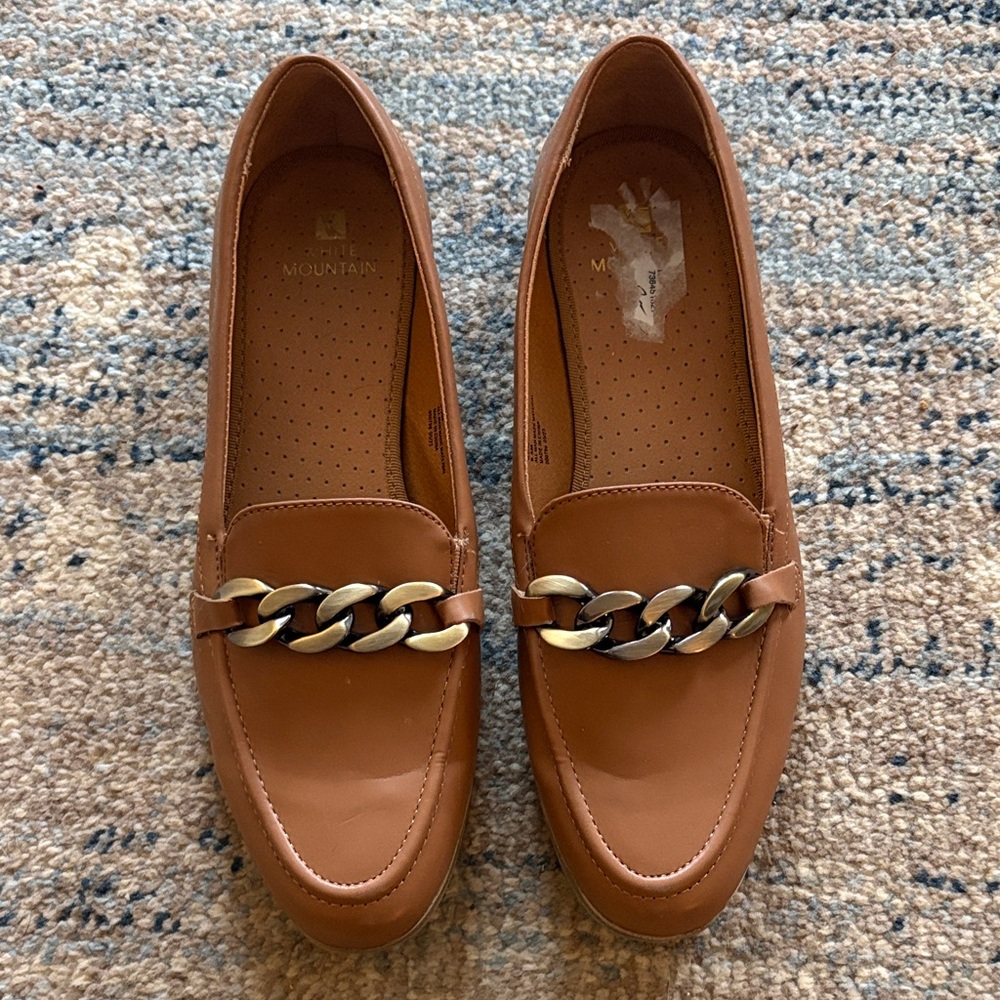 White Mountain Brown Chain Loafers